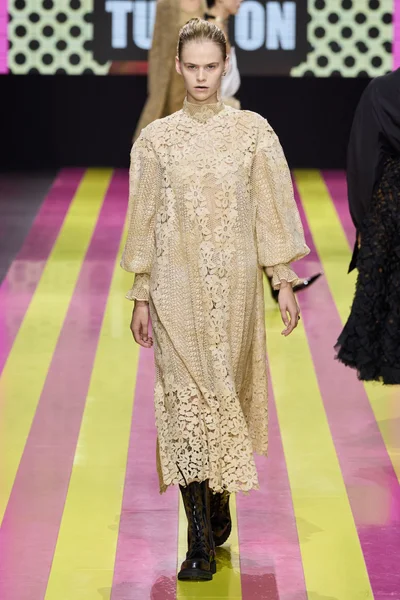 Look 60